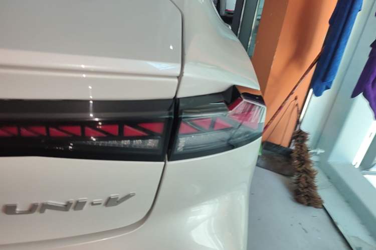 Used CHANGAN UNI-V 2024 1.5T Prestige Edition Right Rear Taillight