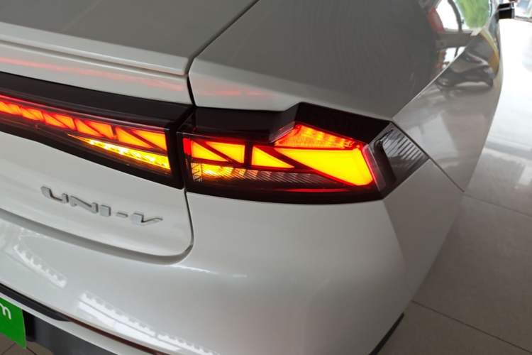 Used CHANGAN UNI-V 2024 1.5T Prestige Edition Right Rear Taillight