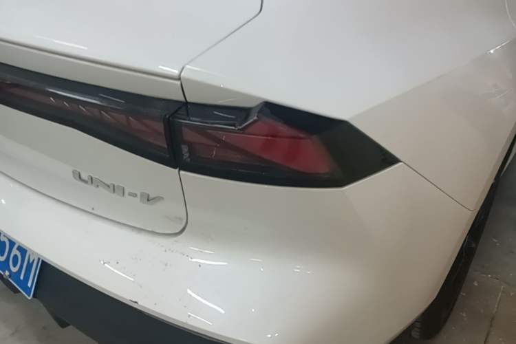 Used CHANGAN UNI-V 2024 1.5T High-Energy Version Right Rear Taillight