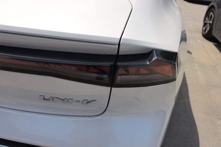 Used CHANGAN UNI-V 2024 1.5T Prestige Edition Right Rear Taillight