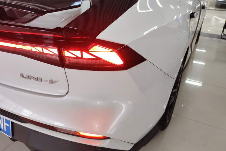 Used CHANGAN UNI-V 2024 1.5T Prestige Edition Right Rear Taillight