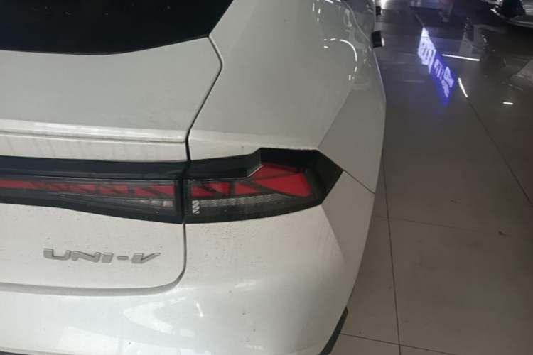 Used CHANGAN UNI-V 2024 1.5T Prestige Edition Right Rear Taillight