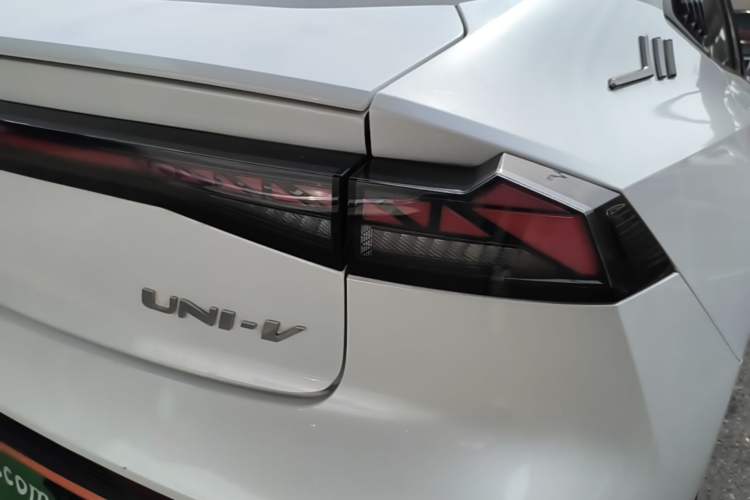 Used CHANGAN UNI-V 2024 1.5T Prestige Sport Edition Right Rear Taillight