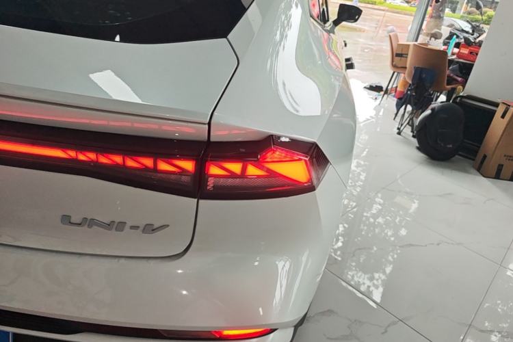 Used CHANGAN UNI-V 2024 1.5T Prestige Edition Right Rear Taillight