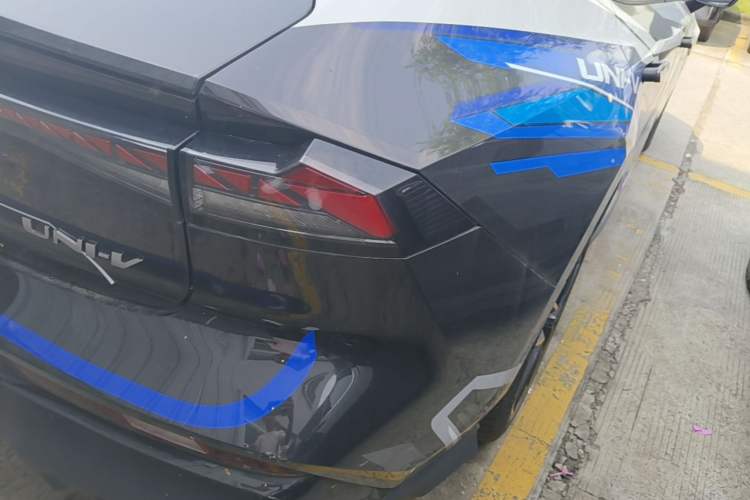 Used CHANGAN UNI-V 2024 1.5T Prestige Edition Right Rear Taillight