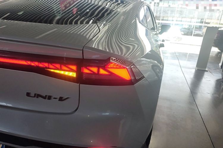 Used CHANGAN UNI-V 2024 1.5T Prestige Edition Right Rear Taillight
