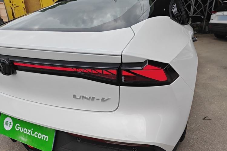 Used CHANGAN UNI-V 2024 1.5T High-Energy Version Right Rear Taillight