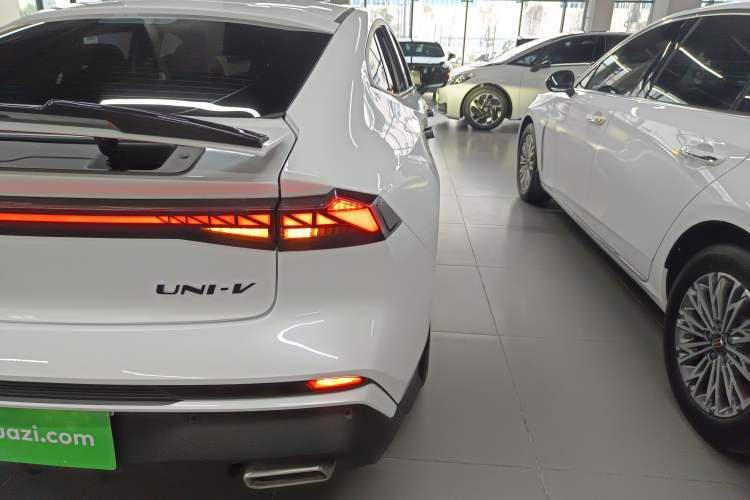 Used CHANGAN UNI-V 2024 1.5T Prestige Edition Right Rear Taillight