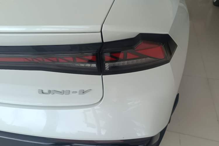 Used CHANGAN UNI-V 2024 1.5T Prestige Sport Edition Right Rear Taillight