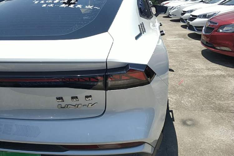 Used CHANGAN UNI-V 2024 1.5T Prestige Edition Right Rear Taillight