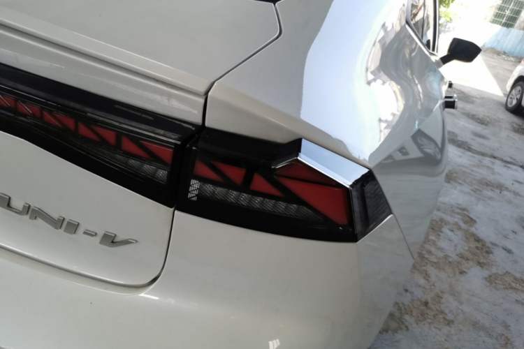 Used CHANGAN UNI-V 2024 1.5T Prestige Sport Edition Right Rear Taillight
