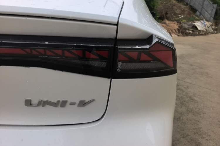 Used CHANGAN UNI-V 2024 1.5T Prestige Sport Edition Right Rear Taillight
