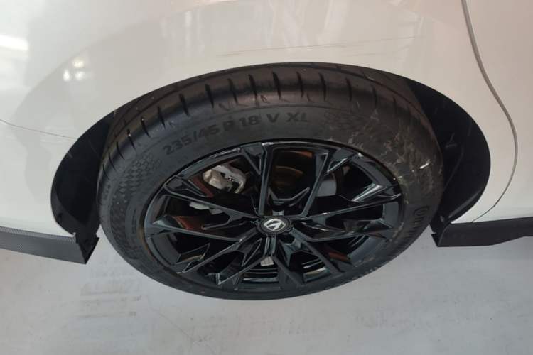 Used CHANGAN UNI-V 2024 1.5T Prestige Edition Right Rear Wheel Hub