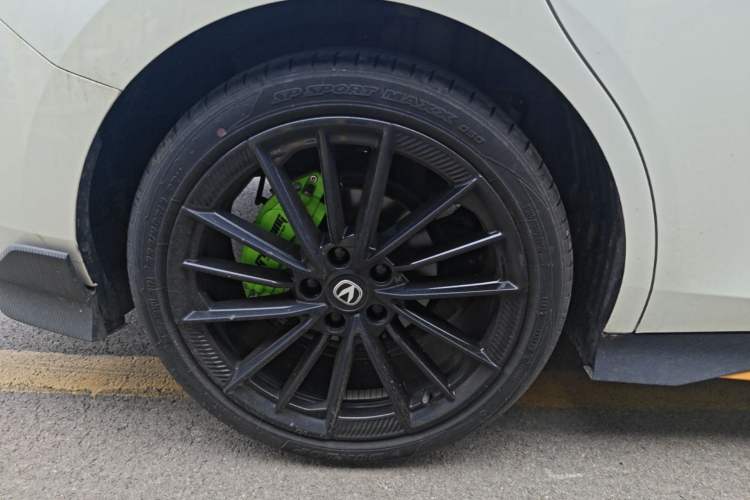Used CHANGAN UNI-V 2024 1.5T Prestige Sport Edition Right Rear Wheel Hub