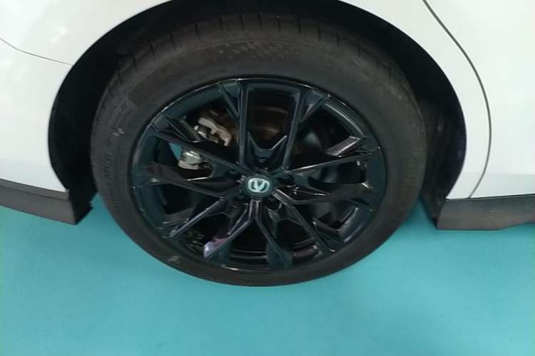 Used CHANGAN UNI-V 2024 1.5T Prestige Edition Right Rear Wheel Hub
