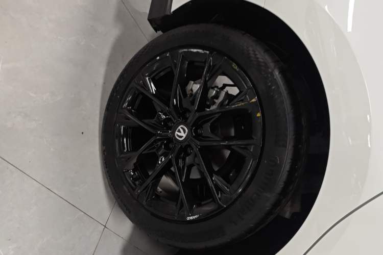 Used CHANGAN UNI-V 2024 1.5T Prestige Edition Right Rear Wheel Hub