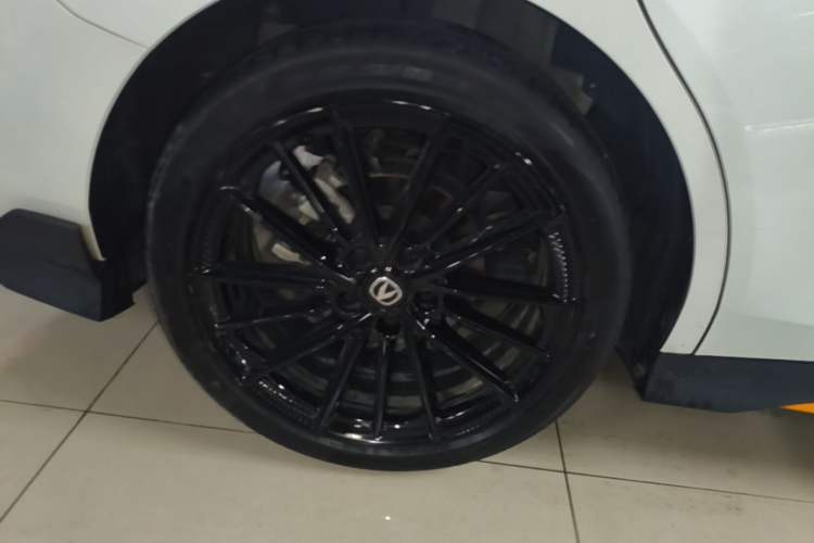 Used CHANGAN UNI-V 2024 1.5T Prestige Sport Edition Right Rear Wheel Hub