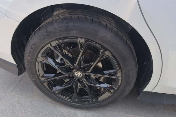 Used CHANGAN UNI-V 2024 1.5T Prestige Edition Right Rear Wheel Hub