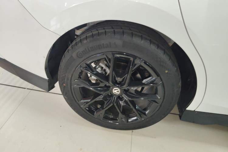 Used CHANGAN UNI-V 2024 1.5T Prestige Edition Right Rear Wheel Hub