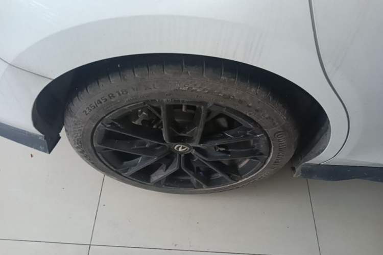 Used CHANGAN UNI-V 2024 1.5T Prestige Edition Right Rear Wheel Hub