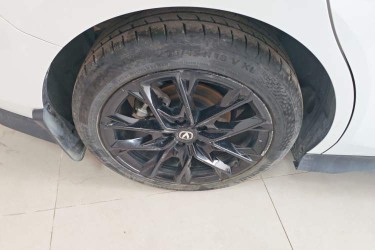 Used CHANGAN UNI-V 2024 1.5T Prestige Edition Right Rear Wheel Hub