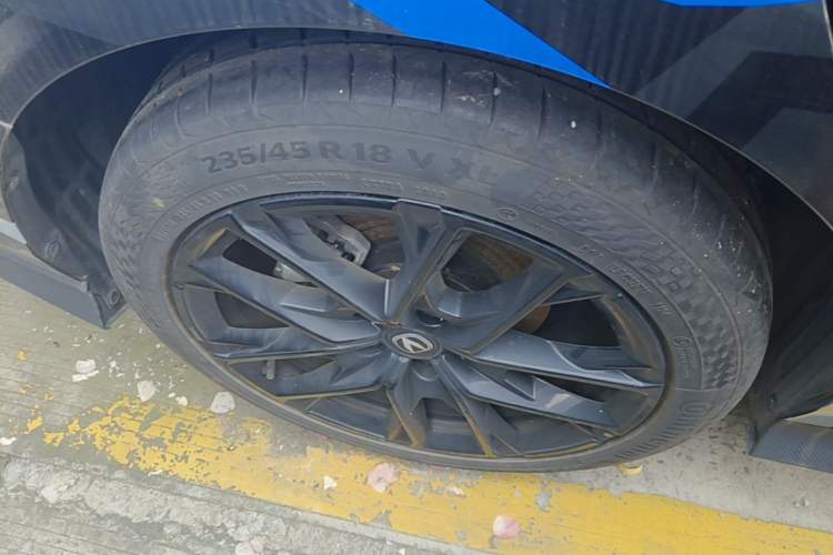 Used CHANGAN UNI-V 2024 1.5T Prestige Edition Right Rear Wheel Hub