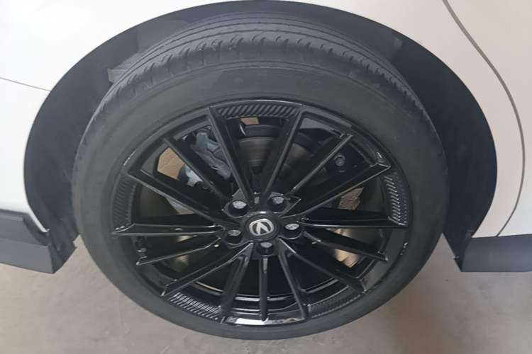 Used CHANGAN UNI-V 2024 1.5T Prestige Sport Edition Right Rear Wheel Hub