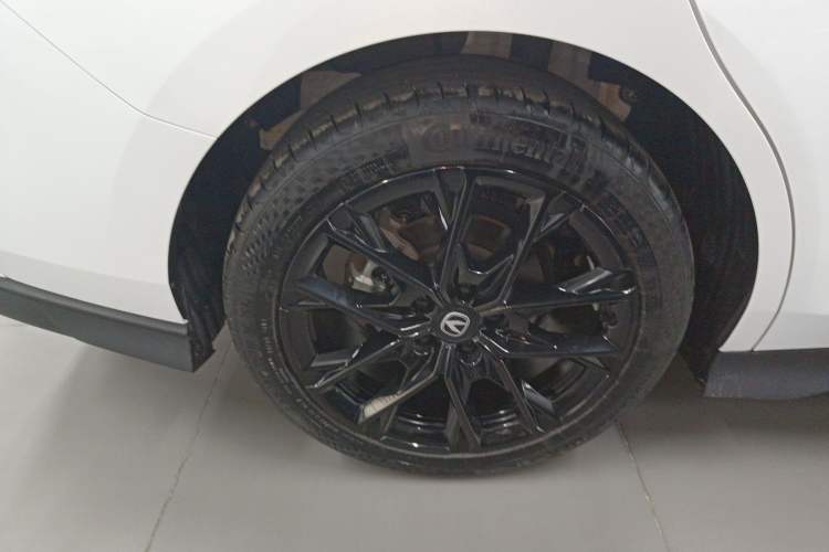 Used CHANGAN UNI-V 2024 1.5T Prestige Edition Right Rear Wheel Hub