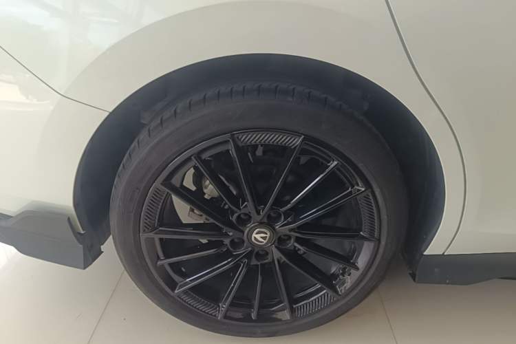 Used CHANGAN UNI-V 2024 1.5T Prestige Sport Edition Right Rear Wheel Hub