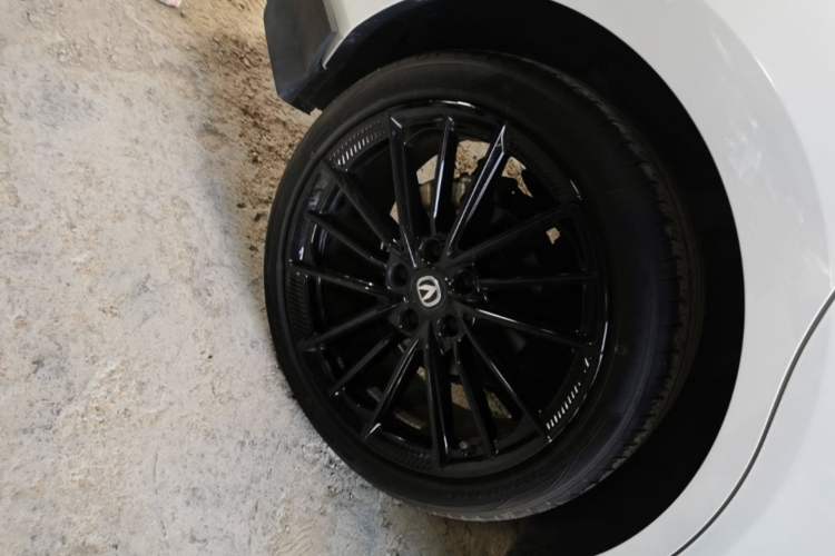 Used CHANGAN UNI-V 2024 1.5T Prestige Sport Edition Right Rear Wheel Hub