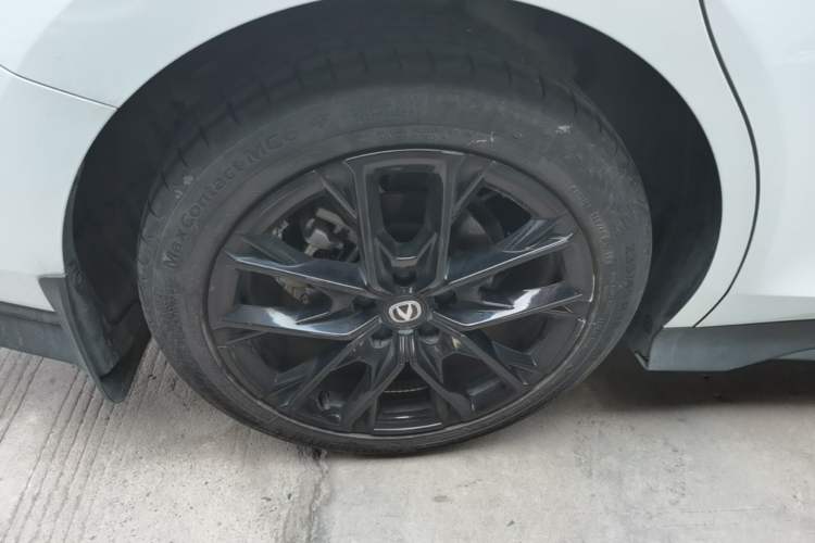 Used CHANGAN UNI-V 2024 1.5T Prestige Edition Right Rear Wheel Hub