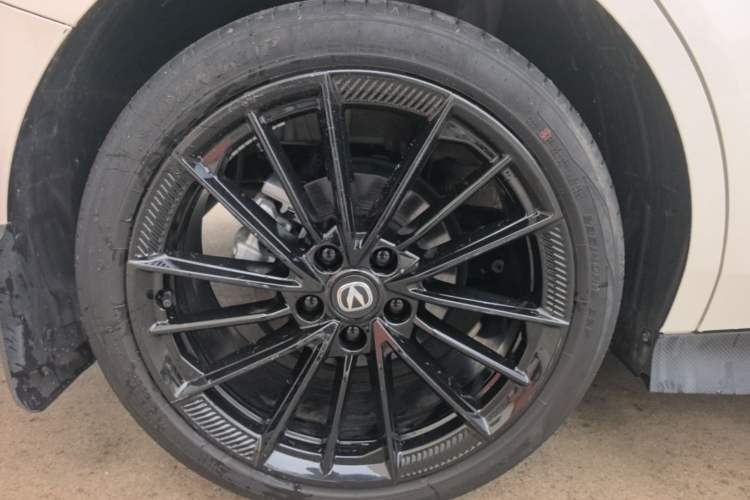 Used CHANGAN UNI-V 2024 1.5T Prestige Sport Edition Right Rear Wheel Hub