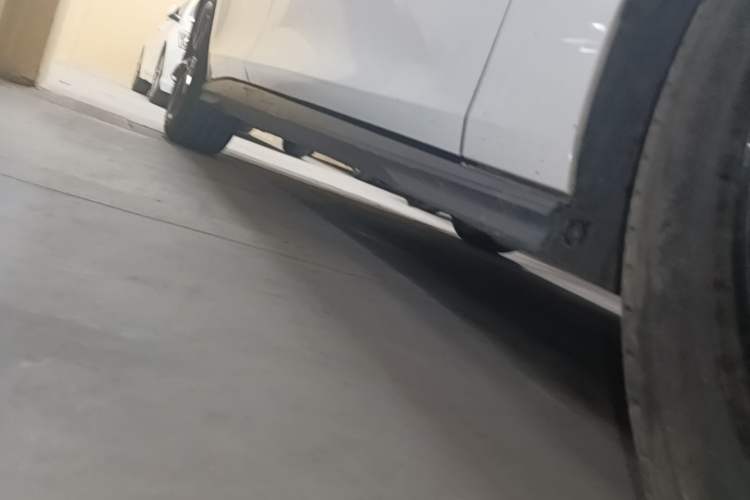Used CHANGAN UNI-V 2024 1.5T High-Energy Version Right Side Sill