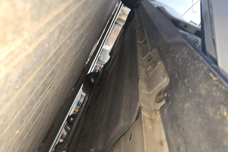 Used CHANGAN UNI-V 2024 1.5T High-Energy Version Right Side Sill