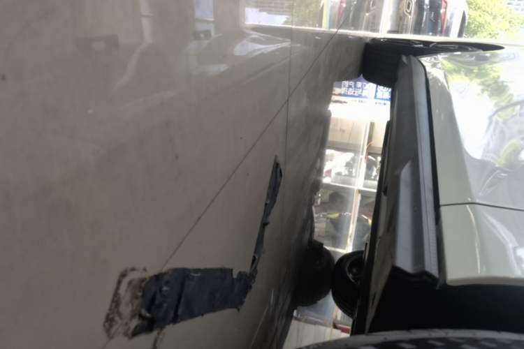 Used CHANGAN UNI-V 2024 1.5T High-Energy Version Right Side Sill