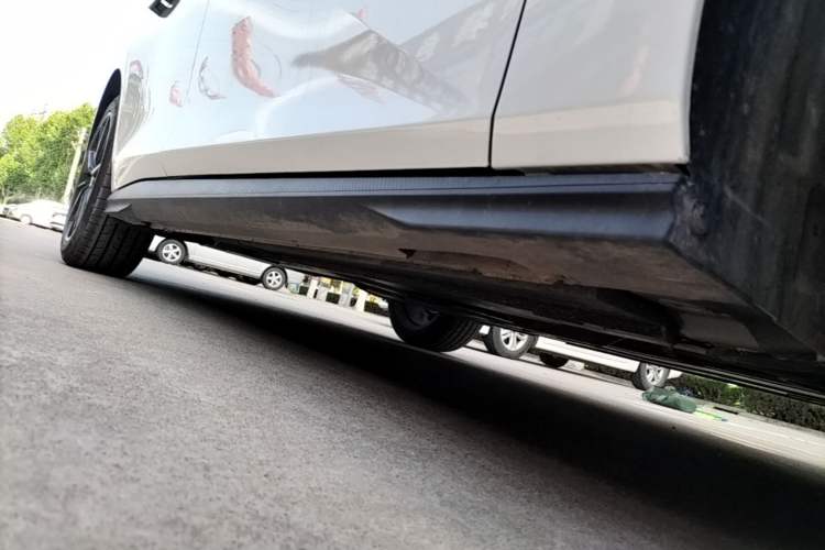 Used CHANGAN UNI-V 2024 1.5T High-Energy Version Right Side Sill
