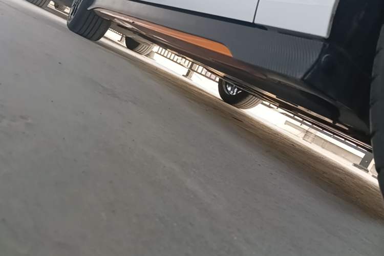Used CHANGAN UNI-V 2024 1.5T Prestige Sport Edition Right Side Sill