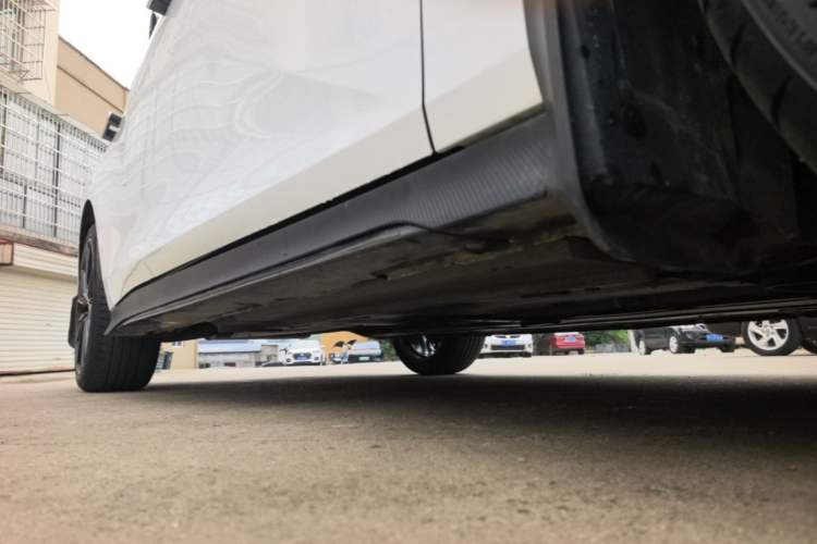 Used CHANGAN UNI-V 2024 1.5T Prestige Sport Edition Right Side Sill