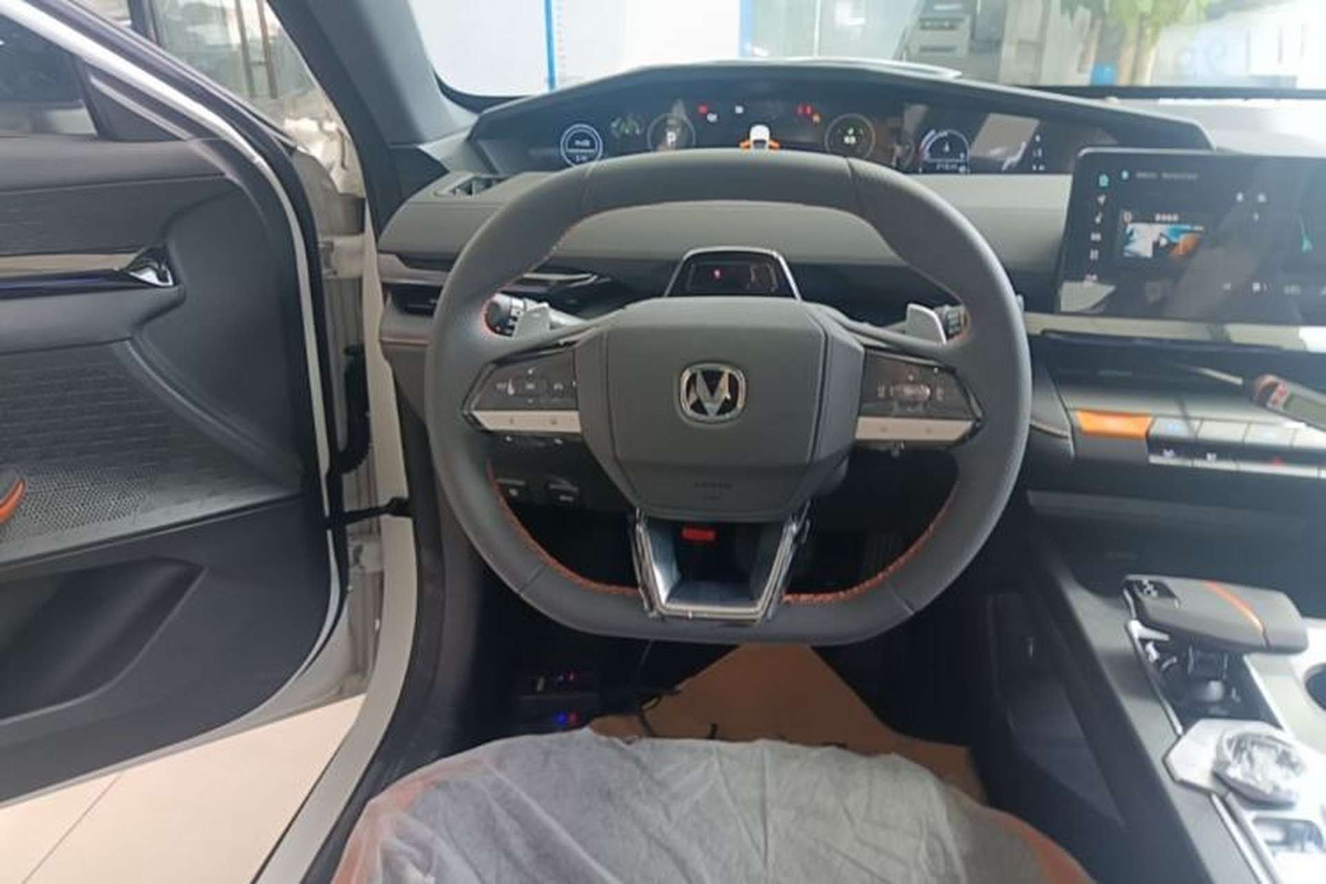 Used CHANGAN UNI-V 2024 1.5T High-Energy Version Steering Wheel