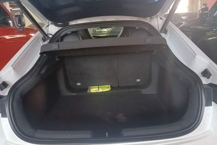 Used CHANGAN UNI-V 2024 1.5T High-Energy Version Trunk
