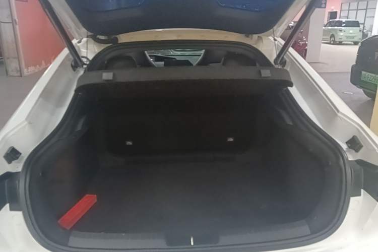 Used CHANGAN UNI-V 2024 1.5T High-Energy Version Trunk