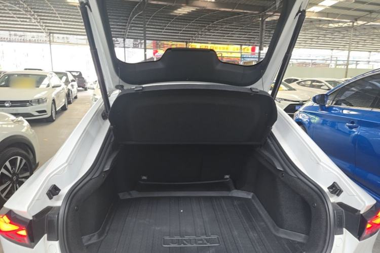 Used CHANGAN UNI-V 2024 1.5T High-Energy Version Trunk
