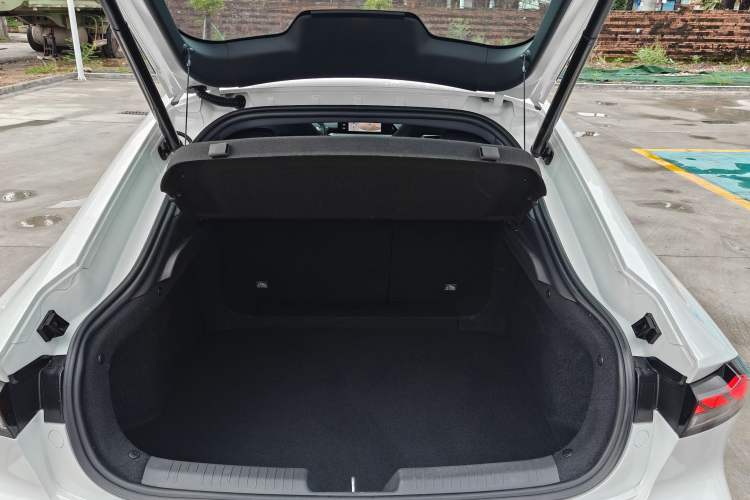 Used CHANGAN UNI-V 2024 1.5T Prestige Edition Trunk