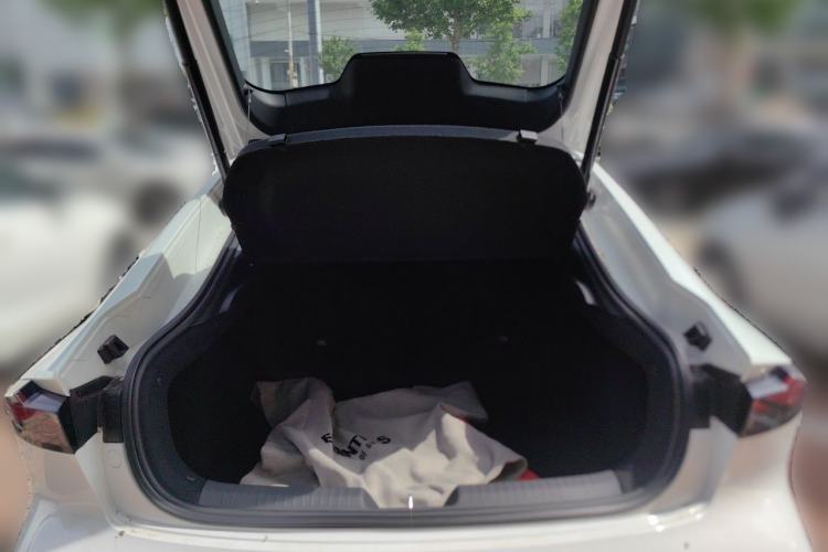 Used CHANGAN UNI-V 2024 1.5T High-Energy Version Trunk