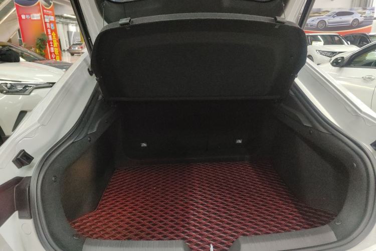 Used CHANGAN UNI-V 2024 1.5T High-Energy Version Trunk