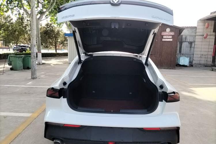 Used CHANGAN UNI-V 2024 1.5T High-Energy Version Trunk