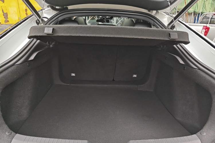 Used CHANGAN UNI-V 2024 1.5T High-Energy Version Trunk