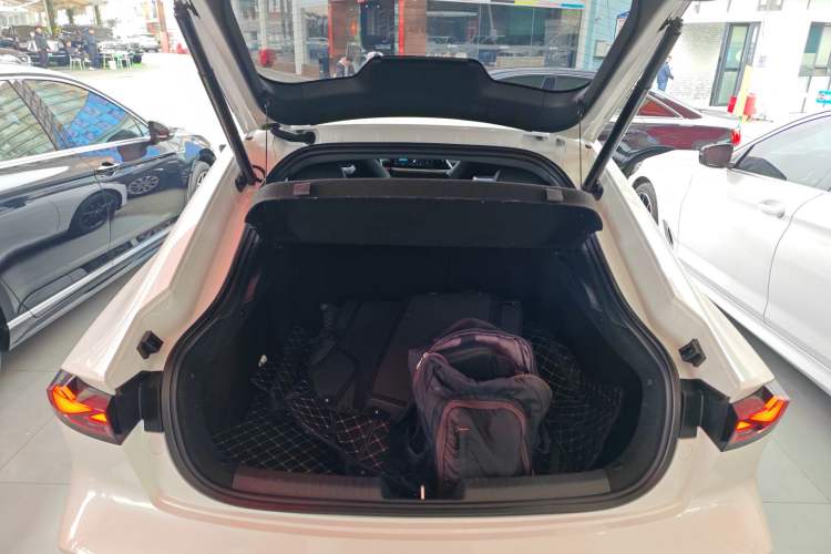 Used CHANGAN UNI-V 2024 1.5T High-Energy Version Trunk