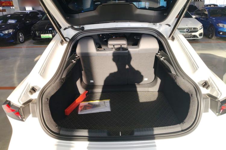 Used CHANGAN UNI-V 2024 1.5T High-Energy Version Trunk
