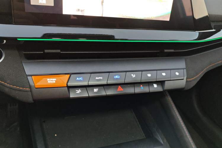 Used CHANGAN UNI-V 2024 1.5T Prestige Sport Edition Audio And AC Panel